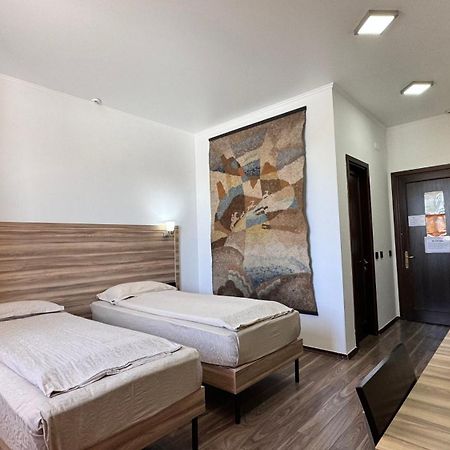 Amir Hotel Karakol Eksteriør billede