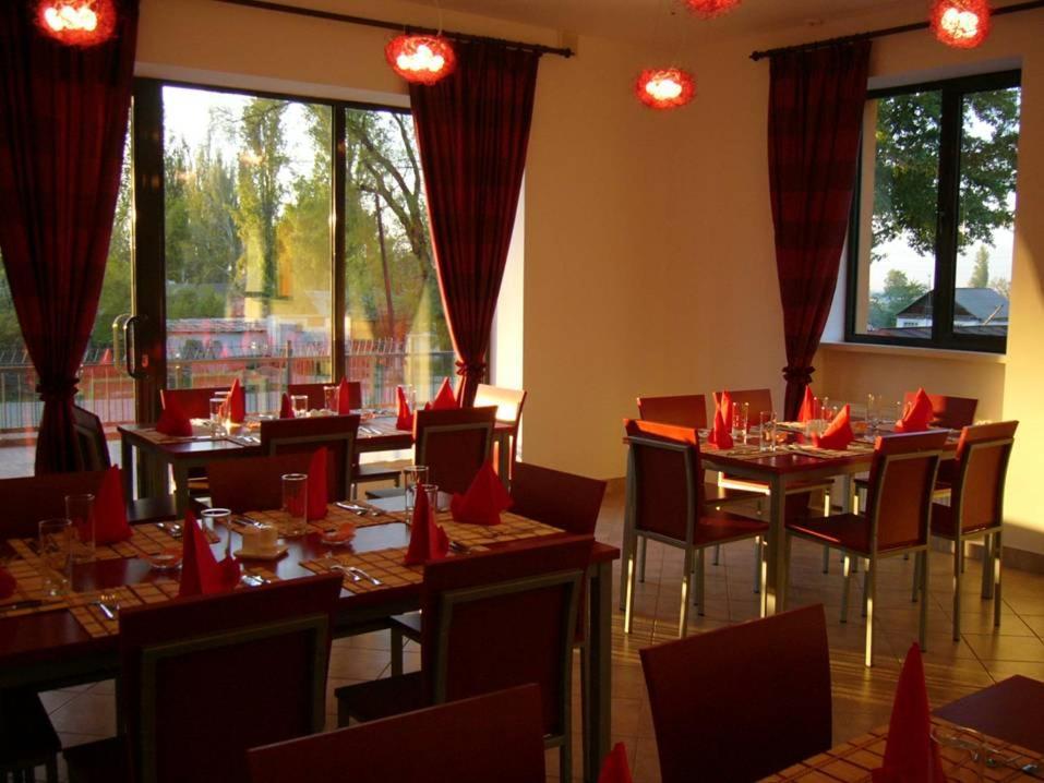 Amir Hotel Karakol Eksteriør billede