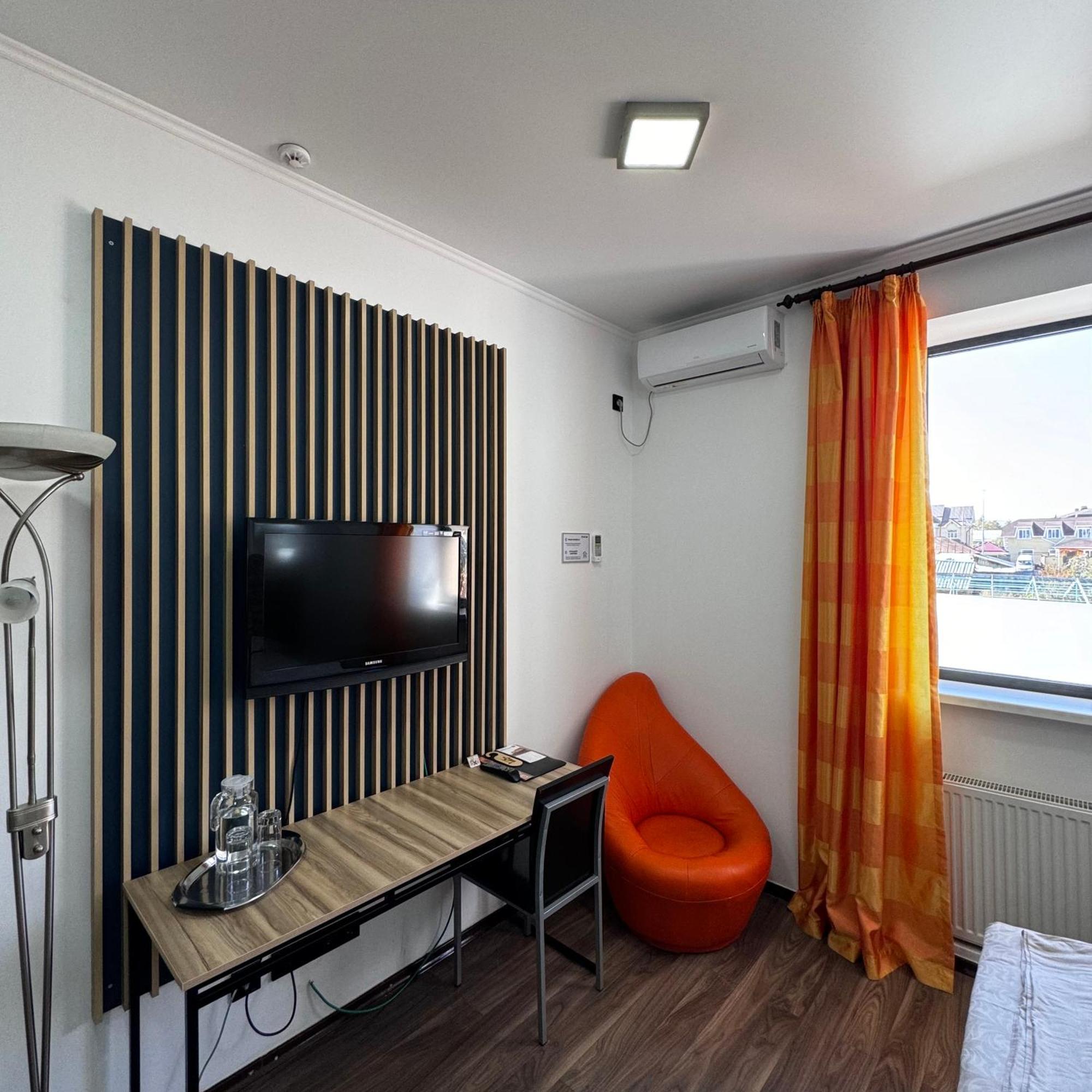 Amir Hotel Karakol Eksteriør billede